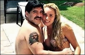 Maradona - Wenig Grün - El Pibe de Oro - Goldener Junge - Mamadona plastische Chirurgie  