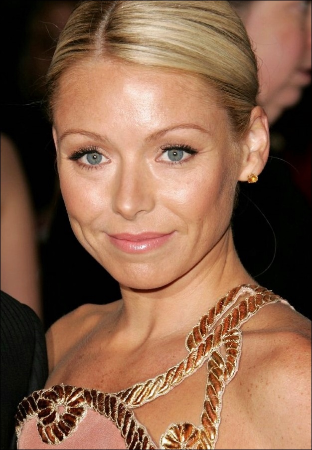 Kelly Ripa - Eine glamouröse Persönlichkeit mit plastischer Chirurgie  