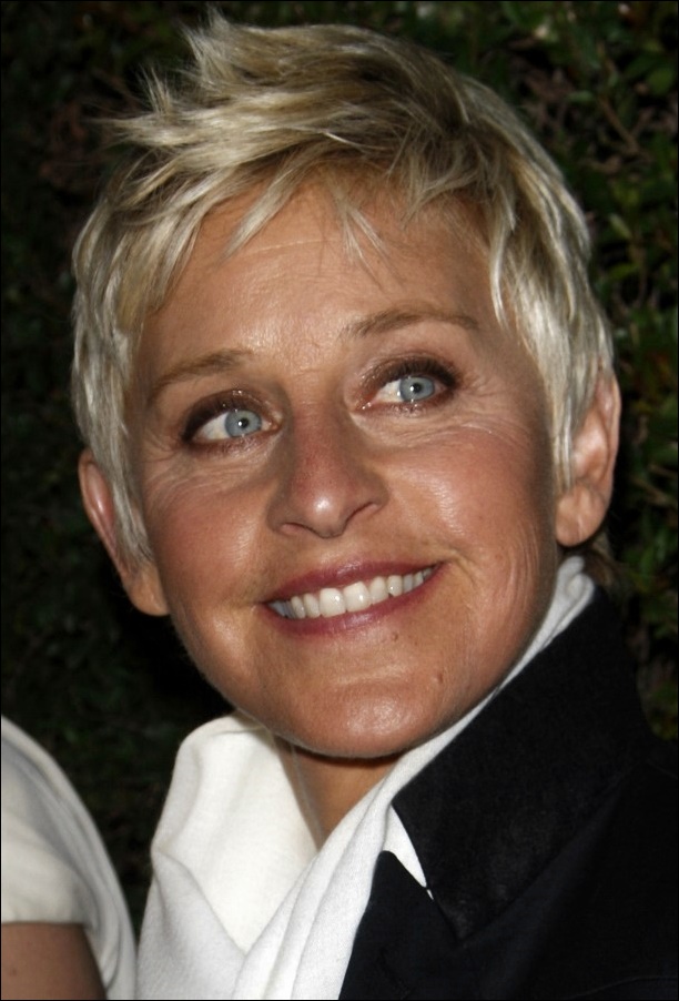 Ellen DeGeneres plastische Chirurgie - Warum sie so jung aussieht?  