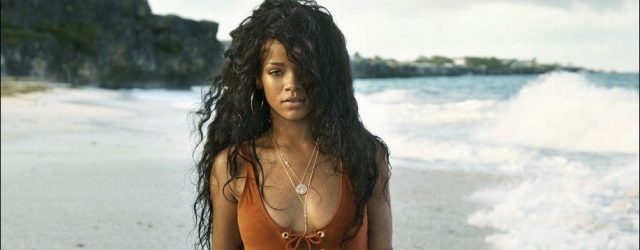 Rihanna beim Schwimmen mit Haien  