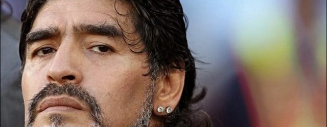 Maradona - Wenig Grün - El Pibe de Oro - Goldener Junge - Mamadona plastische Chirurgie  